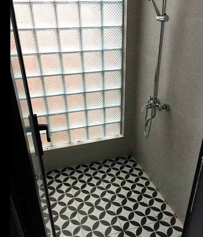 Phòng tắm và vệ sinh với màu bê tông cơ bản 