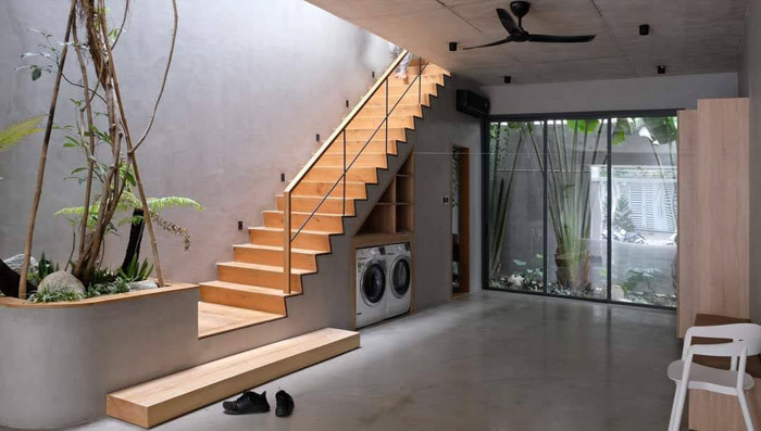 Khoảng chân cầu thang được sử dụng để máy giặt và nhà vệ sinh